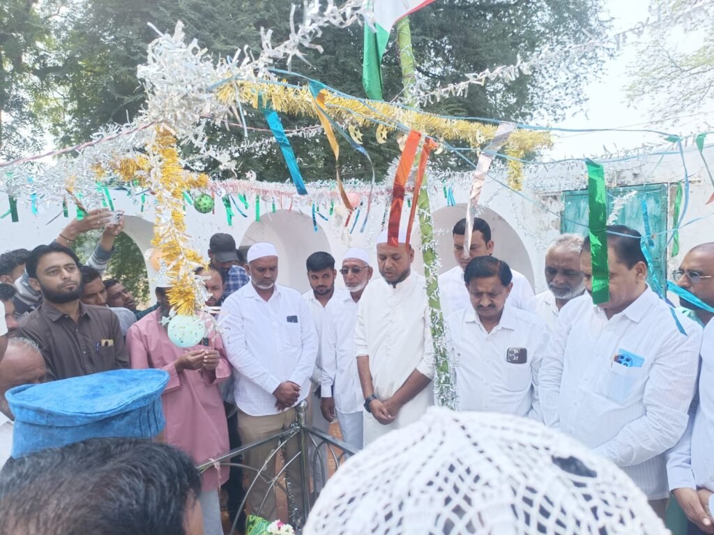 सुखे के कारण पूरे बेल्ट से मिर्ची गायब : शिवसेना की ओर से मुख्यमंत्री देवेन्द्र फडणवीस को 101 रुपए का चंदा 2 सुखे के कारण पूरे बेल्ट से मिर्ची गायब : शिवसेना की ओर से मुख्यमंत्री देवेन्द्र फडणवीस को 101 रुपए का चंदा | New India Times