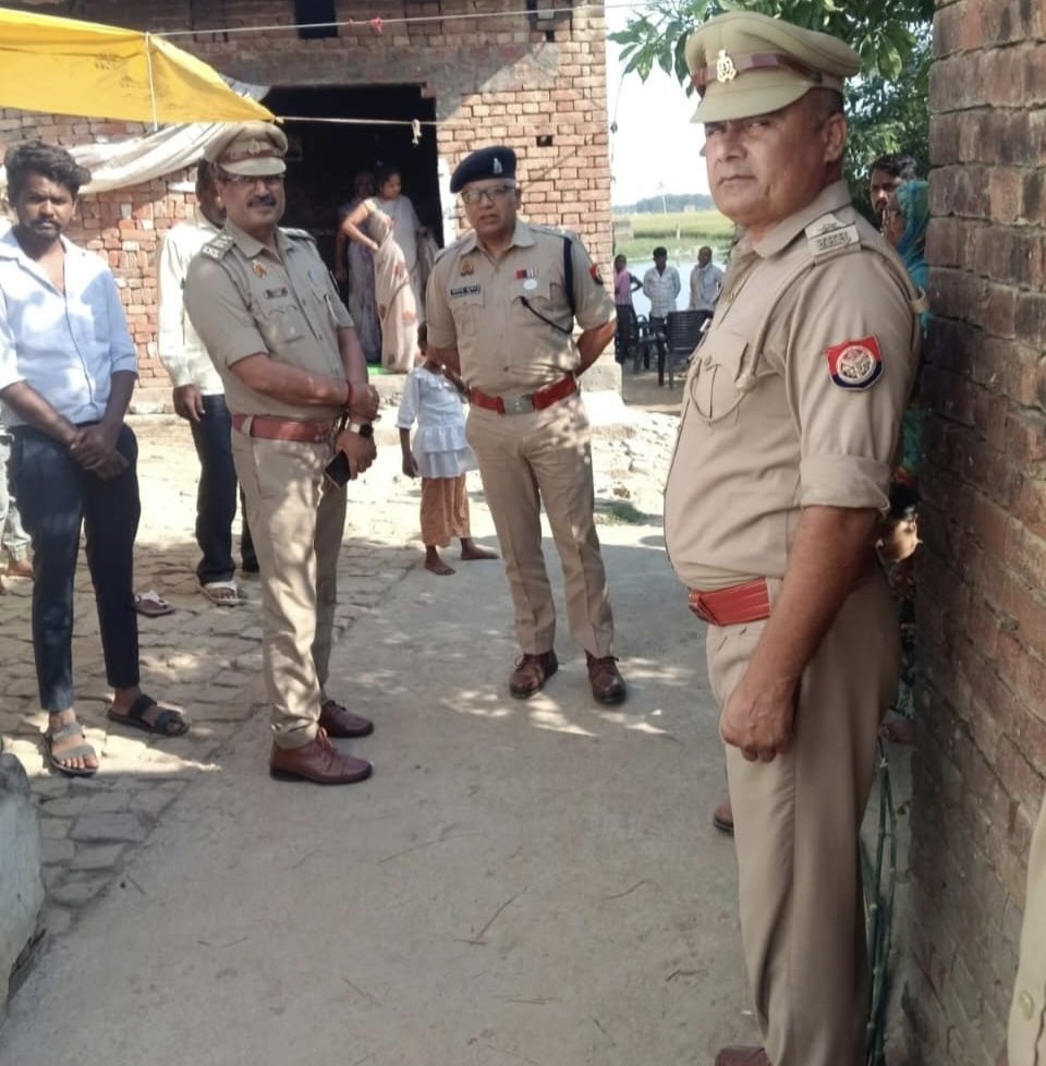 इटवा में मारपीट के दौरान 42 वर्षीय व्यक्ति की मौत, घटनास्थल पर पहुंचे एडिशनल एसपी 1 इटवा में मारपीट के दौरान 42 वर्षीय व्यक्ति की मौत, घटनास्थल पर पहुंचे एडिशनल एसपी | New India Times