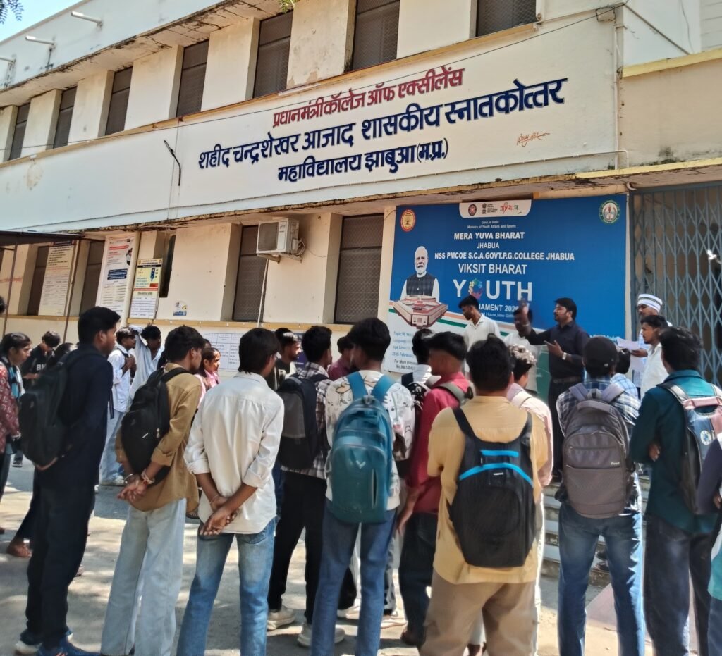 छात्रों की समस्याओं को लेकर NSUI ने सौंपा ज्ञापन, समाधान नहीं होने पर आंदोलन की चेतावनी 2 छात्रों की समस्याओं को लेकर NSUI ने सौंपा ज्ञापन, समाधान नहीं होने पर आंदोलन की चेतावनी | New India Times