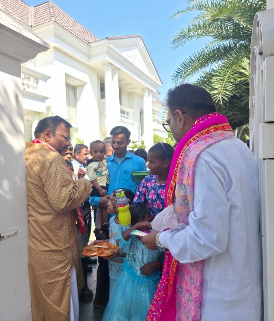 महानवमी पर विनय अग्रवाल के आवास पर हुआ कन्या पूजन, कन्याओं को कराया गया भोज | New India Times